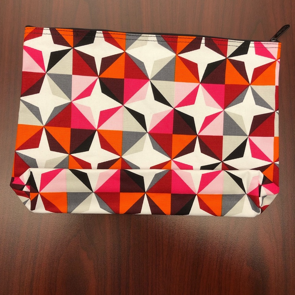 New in bag! Thirty one zipper pouch.